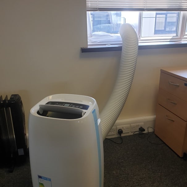 Air-conditioning unit with window vent