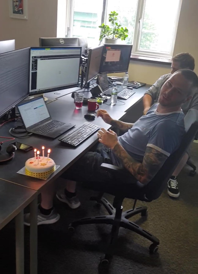 Itbuilder sysadmin Russ receiving a celebration cake